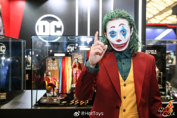 CJ24：Hot Toys《死侍与金刚狼》 1:1雕像震撼登场！-绿好游